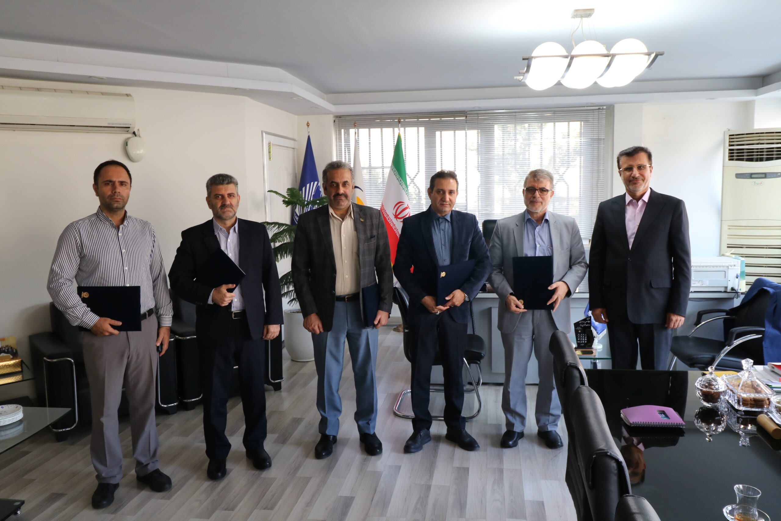 برگزاری جلسه معارفه و نخستین نشست کمیته انضباطی شرکت خدمات  در سال 1404/کد1404-006