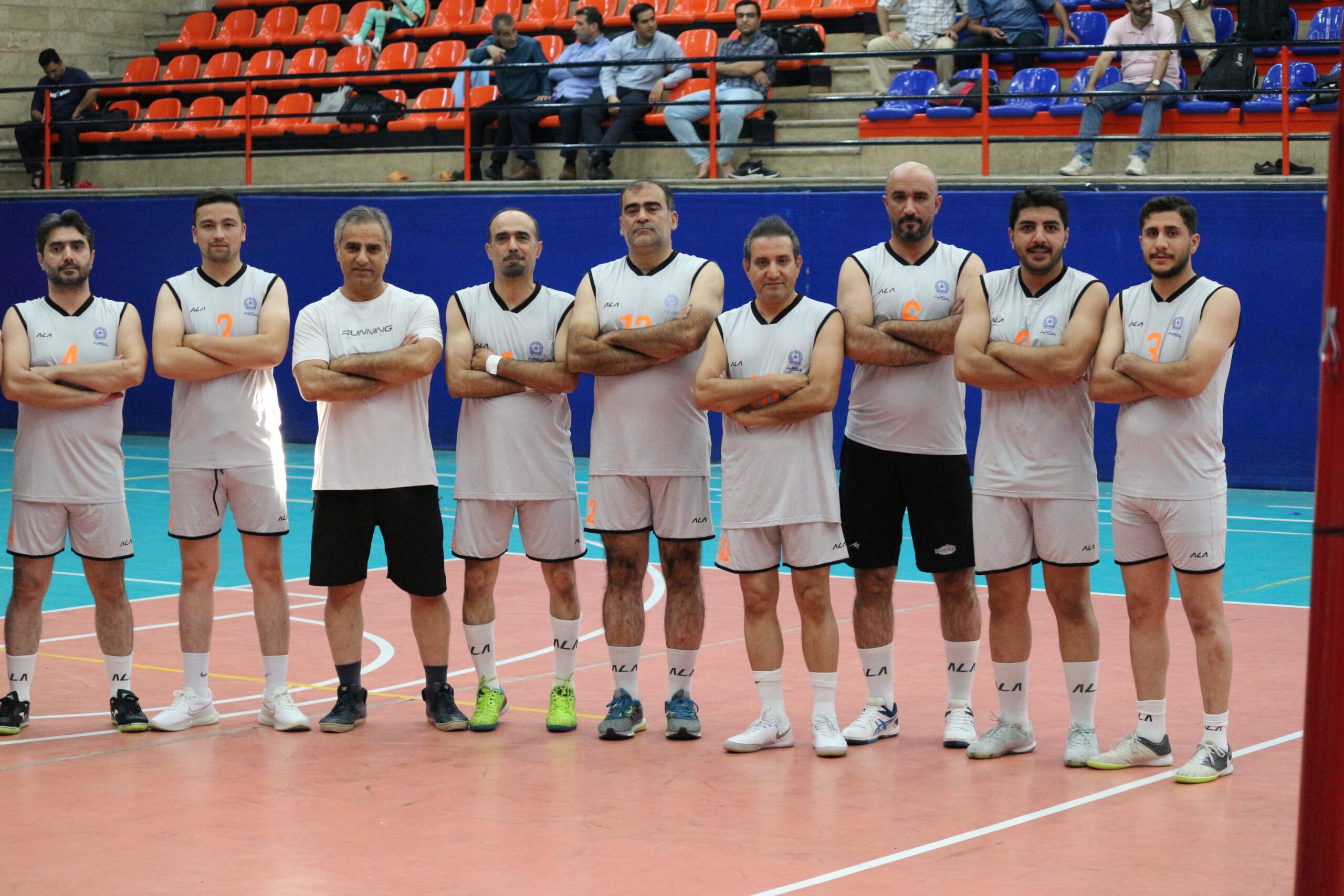 دعوت به حمایت از تیم‌های والیبال و فوتسال شرکت در رقابت‌های لیگ بانک تجارت/کد1404-005