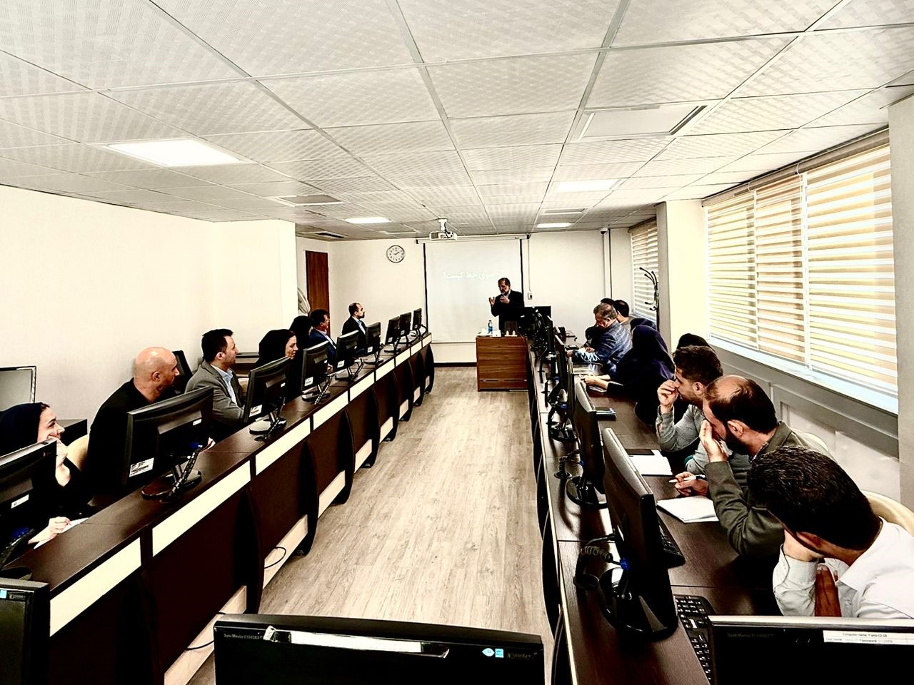 دوره آموزشی «تخلیه تلفنی» در هلدینگ خدمات تجارت برگزار شد/ كد 1404-013