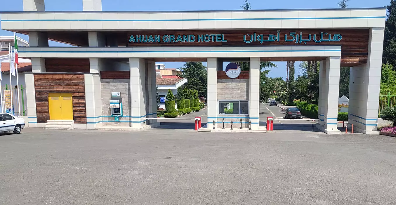 انجام عملیات فنی و سرویس تجهیزات برق در هتل آهوان چابكسر