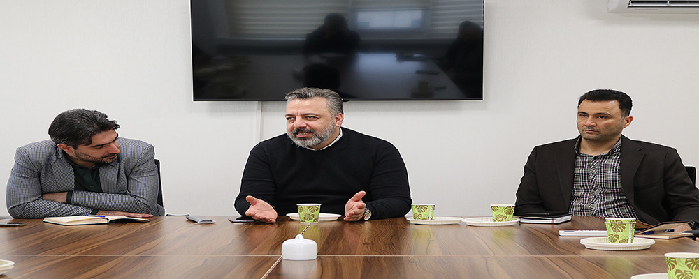 مسعود رویایی: ادغام واحدهای مالی و منابع انسانی، گامی مهم در افزایش راندمان و عملکرد هلدینگ / كد 1404-33