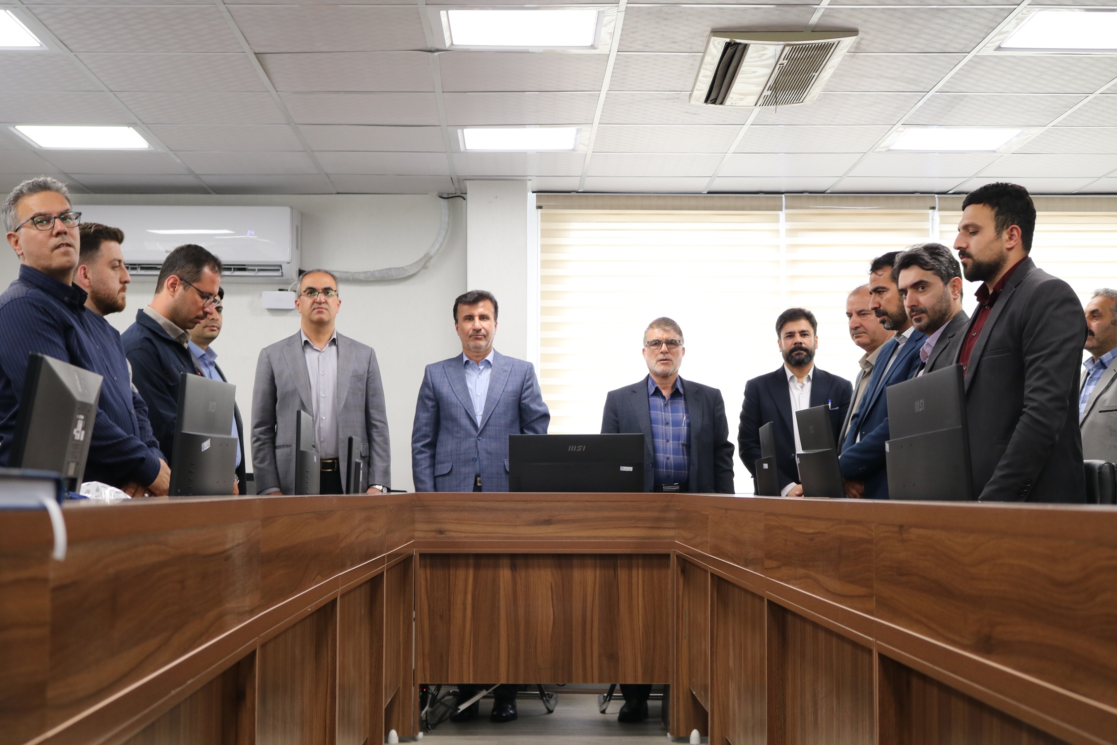 هم‌راستايی روز کارگر و معلم، نماد توسعه و سازندگی